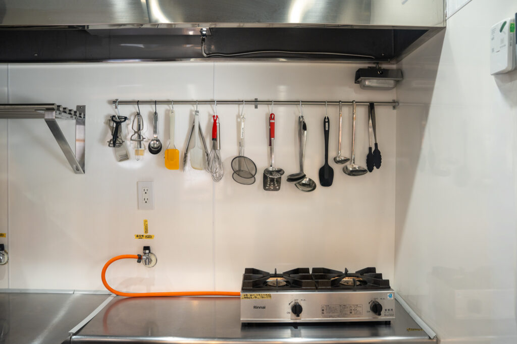 キッチン内のガスコンロ・調理器具など