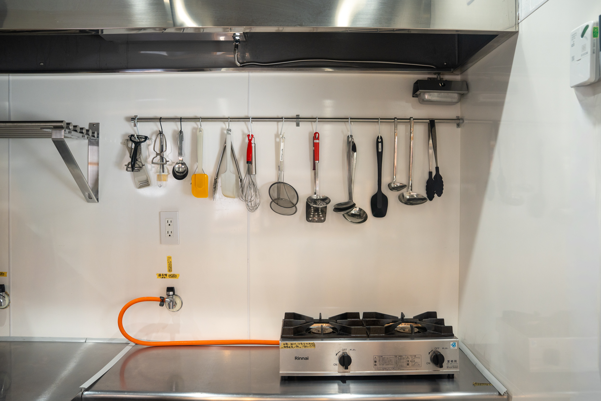キッチン内のガスコンロ・調理器具など